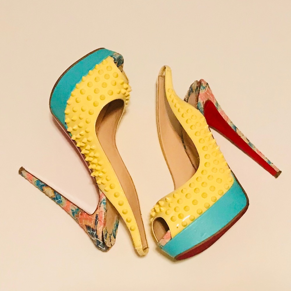 Beautiful Rare Louboutin Peep Sling Spikes Yellow)